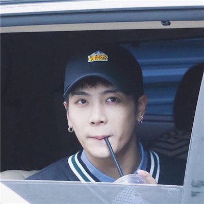 王嘉尔又潮又酷的头像