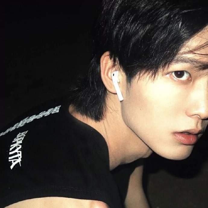 伤感忧郁的男生个性微信头像