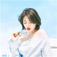 美好的清新蓝色女生头像