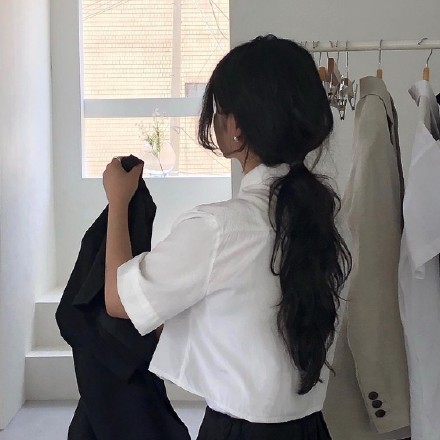 无证脸背影帅气女孩微信头像