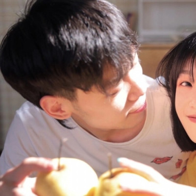 真人一人一半甜蜜情侣微信头像