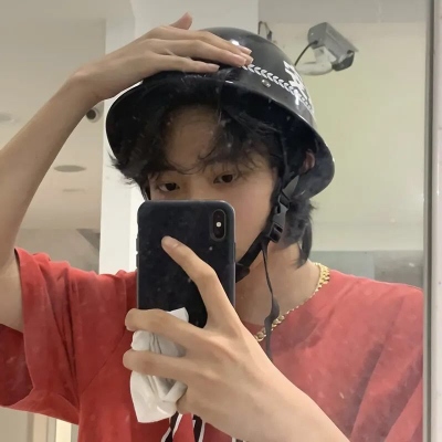 干净清爽阳光的男生微信头像