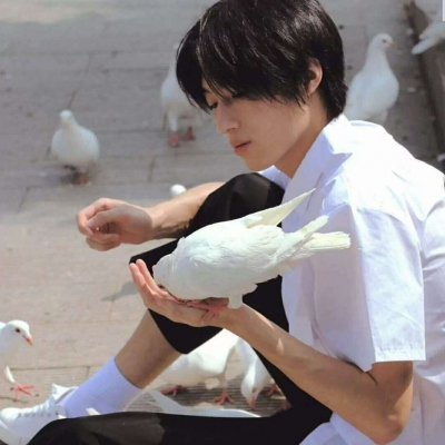 复古很文艺的帅气男生微信头像