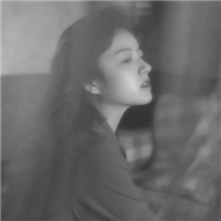 伤感黑白女生网红头像
