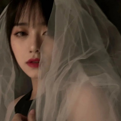 绝美复古的婚纱造型女生头像