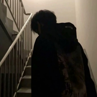 丧系忧郁颓废的男生微信头像