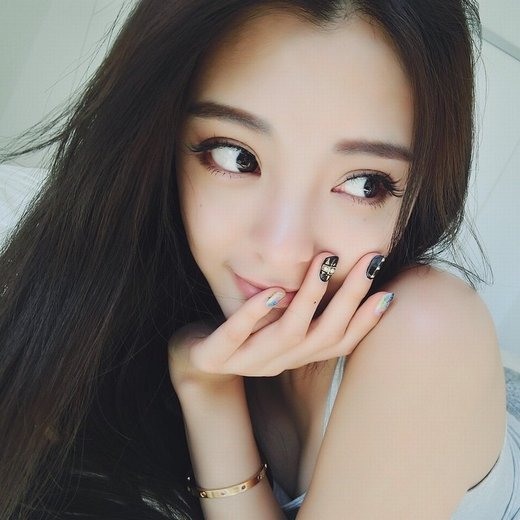 非主流美女时尚个性图片