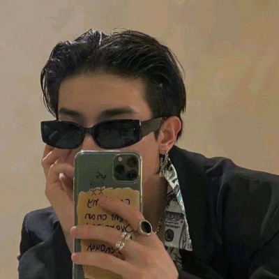 清新淡雅的男生干净帅气微信头像