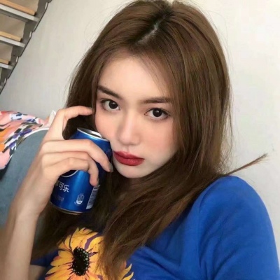 酷酷的真人女生微信头像