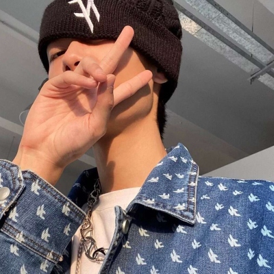 帅气高冷男生微信头像