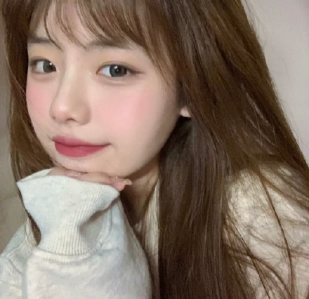 清纯且身材好女孩微信头像