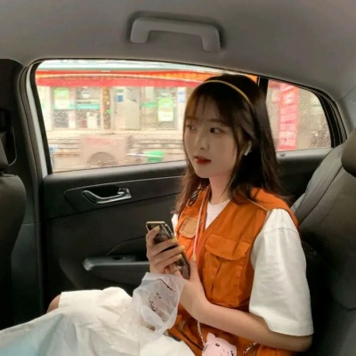 秋季橘子味的橙色系活力四射女生头像