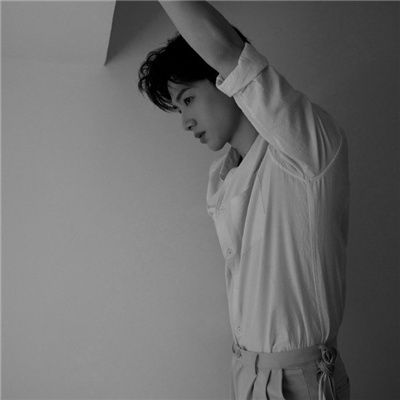 黑白系超酷超的帅气男生头像