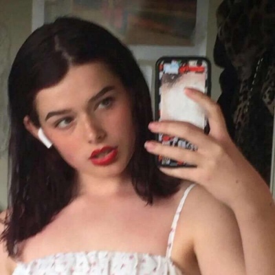 高调喜庆的精致高级欧美风微信头像