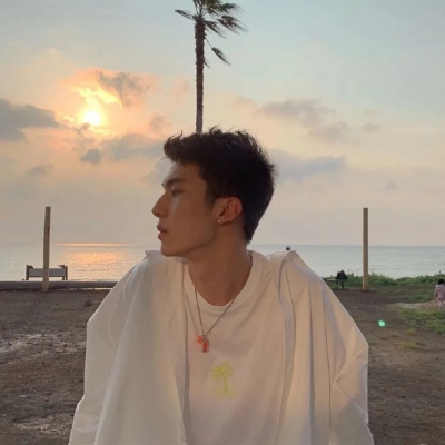 看着舒心的阳光干净男生微信头像