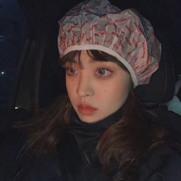 呆呆的沙雕女孩个性微信头像