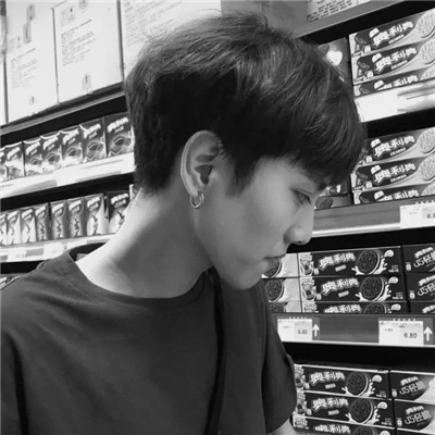 黑白系超酷超的帅气男生头像