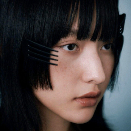 酷酷的小姐姐微信头像