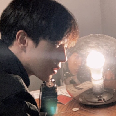 侧脸冷酷帅气男生微信头像