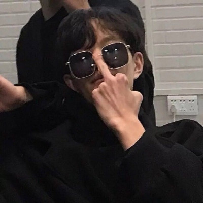 ins风搞怪的男生微信头像