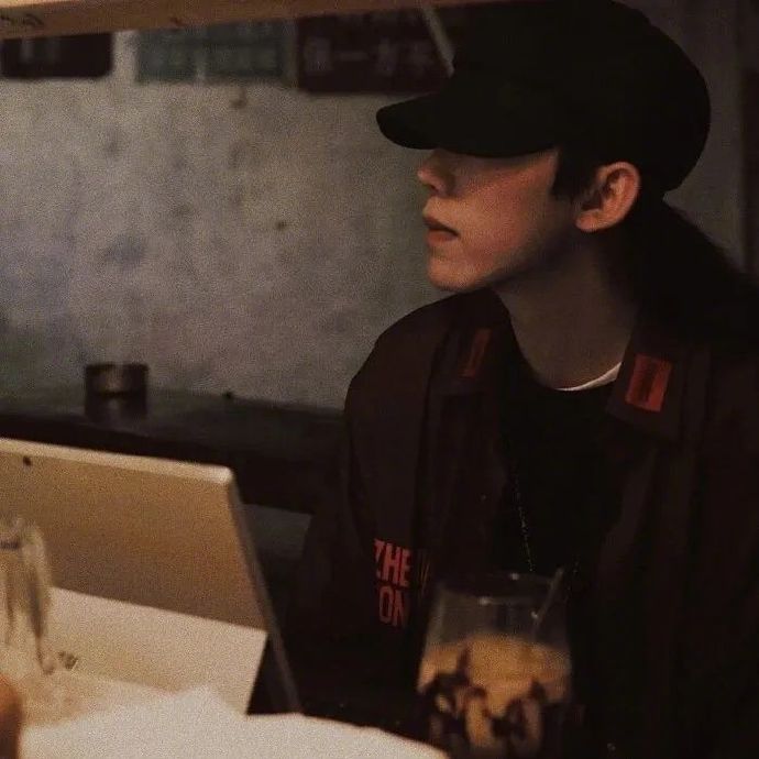 奇奇怪怪的男生微信头像