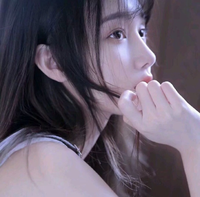 精选的高颜值美女微信头像