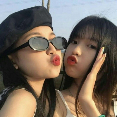超开心洒脱的闺蜜双人微信头像