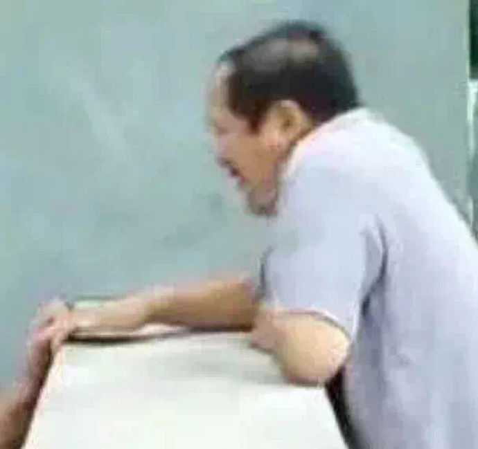 彰显家庭地位的沙雕情侣头像