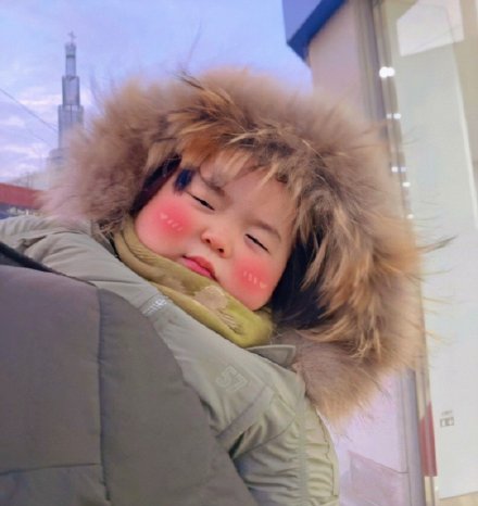 脸上肉嘟嘟的萌娃微信头像