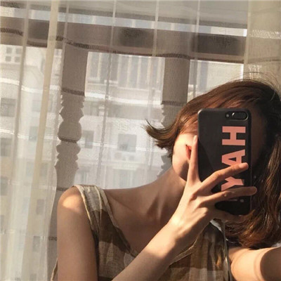 高颜值帅气短发女生微信头像