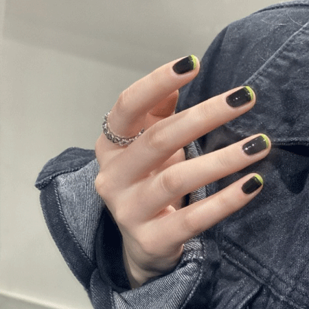 流行简约低调又好看的春日美甲