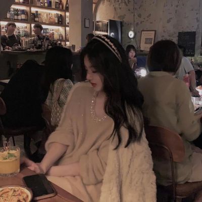 心情低落的伤感女生头像