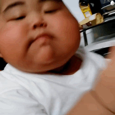 肉嘟嘟的tatan吃面包微信表情包