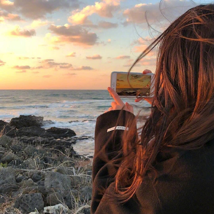 洒脱漂亮的小姐姐微信头像