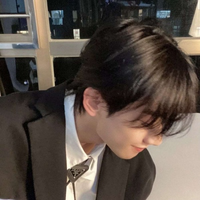 很帅气颜值超高的男生头像