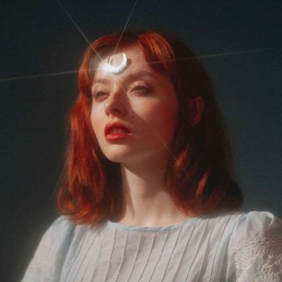 高调喜庆的精致高级欧美风微信头像