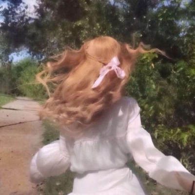 适合春季的唯美梦幻的女生头像