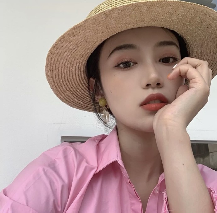 自然精致的女生微信头像