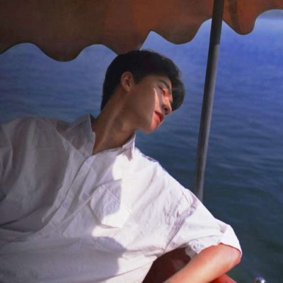 悲痛欲绝看到很扎心的伤感微信头像