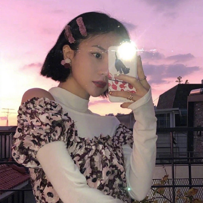 酷拽女孩微信头像