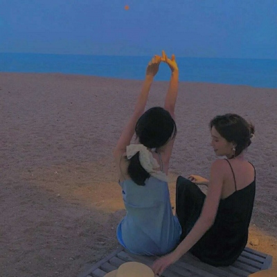 超开心洒脱的闺蜜双人微信头像