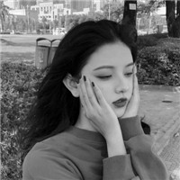 伤感黑白女生网红头像