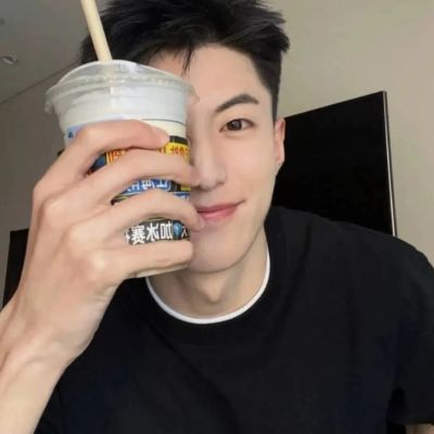 最新帅气冷漠男生头像