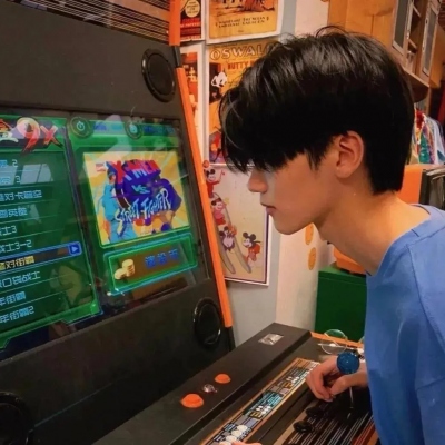 真人一人一张高颜值情侣微信头像