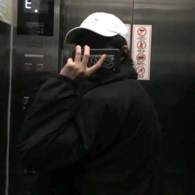 悲痛欲绝看到很扎心的伤感微信头像