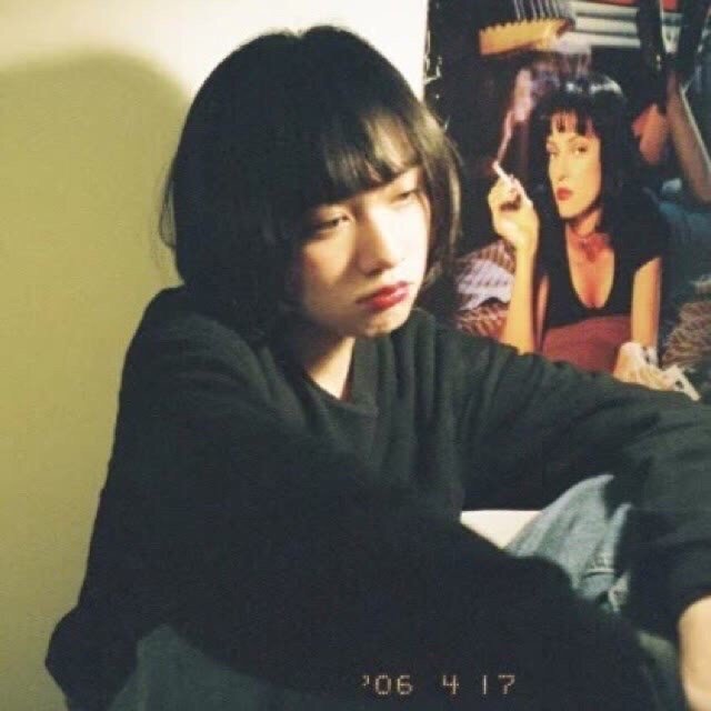 看起来有年代感的复古女生头像