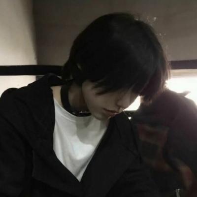 抖音超火的帅气不露脸的男生头像