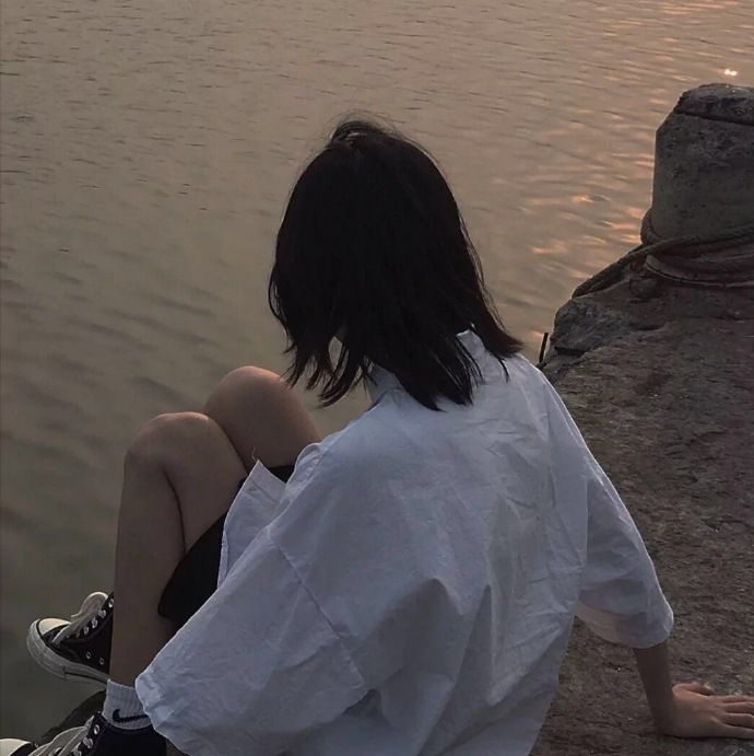 伤感孤独悲伤女生微信头像