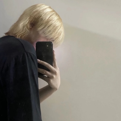 高冷的帅气男生微信头像