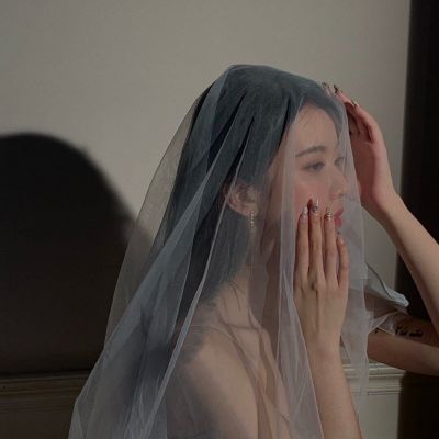 唯美又有点伤感的女生头像